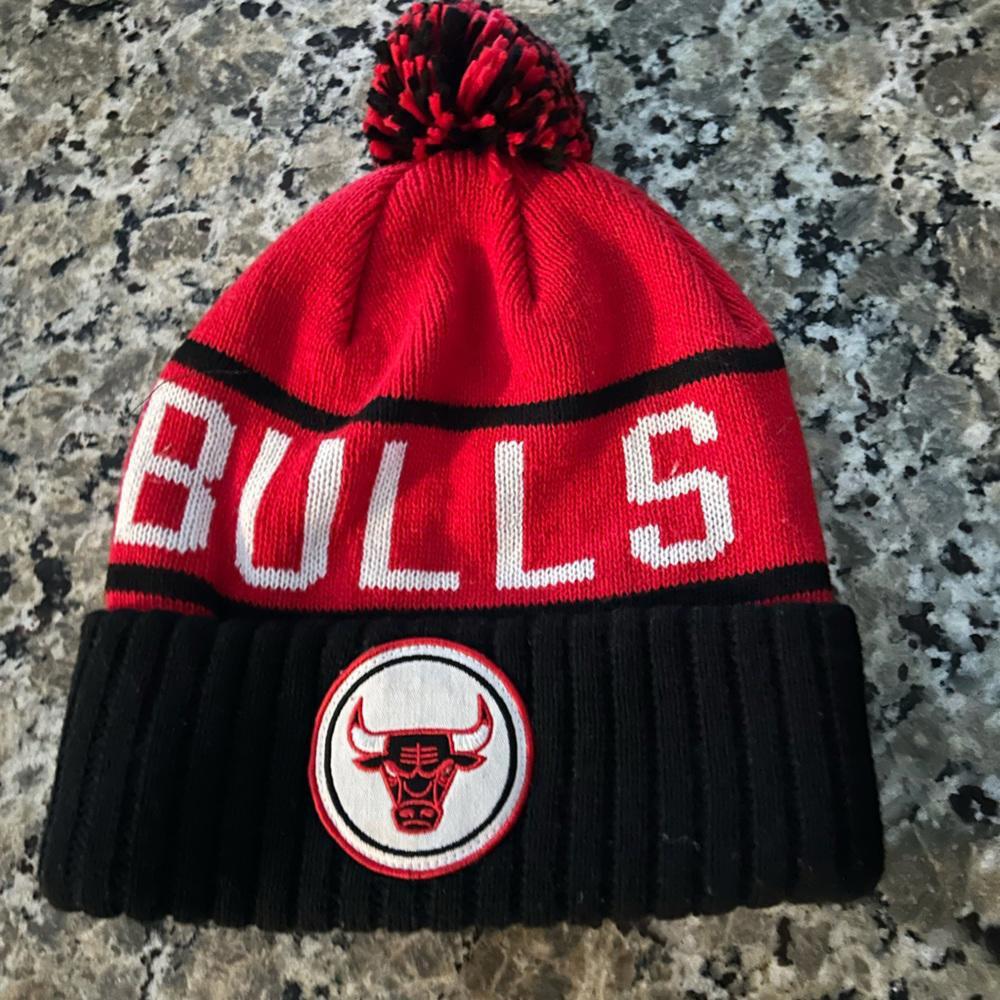 Mitchell & Ness Chicago Bulls Pom Pom Beanie - NBA Basketball